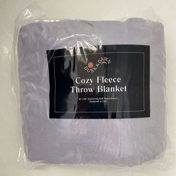 DUSK & DAWN Lavender Purple Cozy Fleece Throw Blanket - Picture 4 of 5